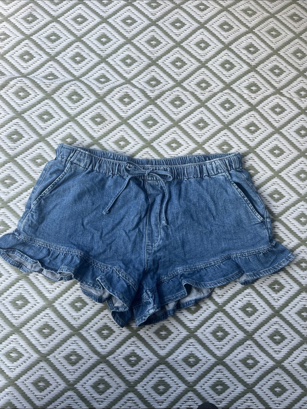 American Eagle Ruffle-Hem Women's Denim Shorts